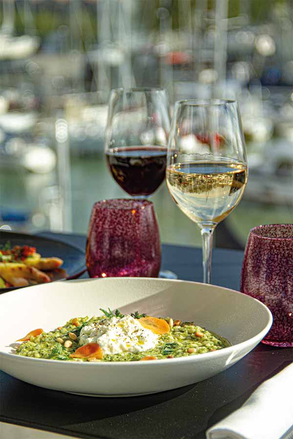 Le Gourmand Végétal Risotto « Carnaroli », façon Primavera et pignons de pin, sauce « Salsa Verde » et stracciatella